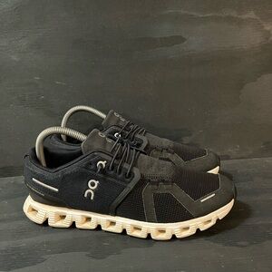 On Cloud Cloud 5 Womens Size 8.5 Black White Running Athletic Shoes 59.98904